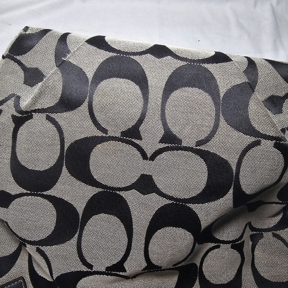 Coach Signature Canvas Duffle - Picture 8 of 10